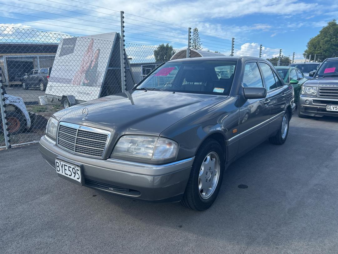 Photo '4' of Mercedes-Benz C280