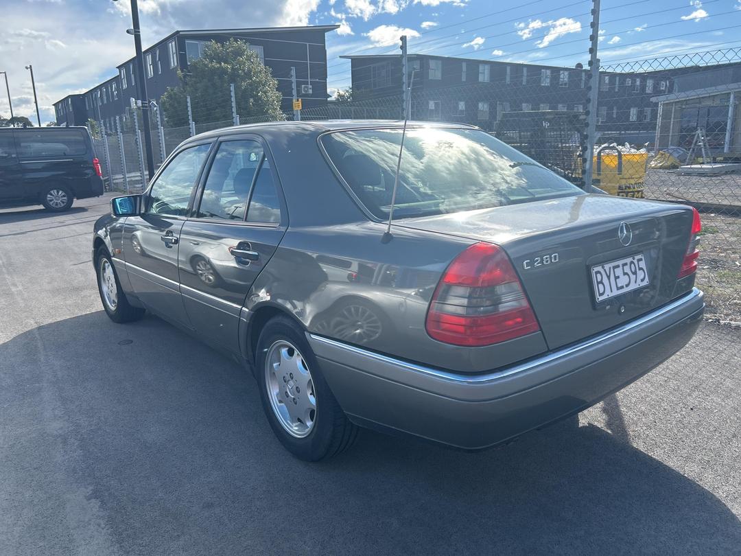 Photo '10' of Mercedes-Benz C280