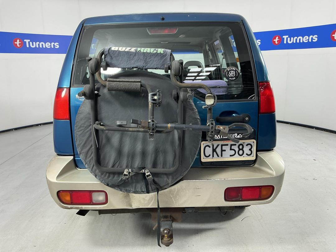 Photo '9' of Nissan Mistral