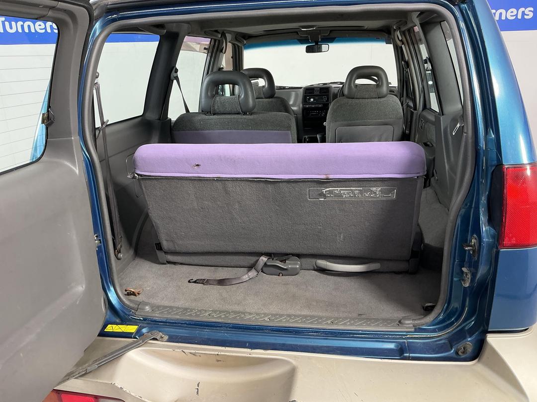 Photo '12' of Nissan Mistral