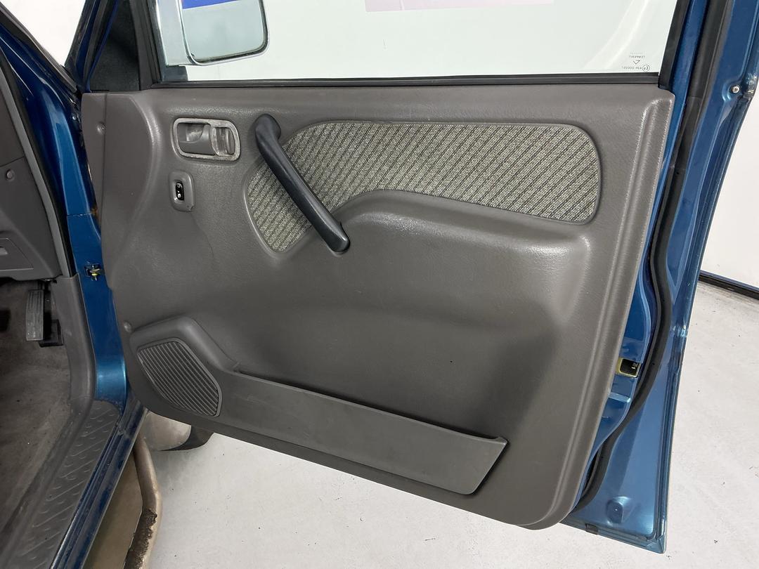 Photo '13' of Nissan Mistral