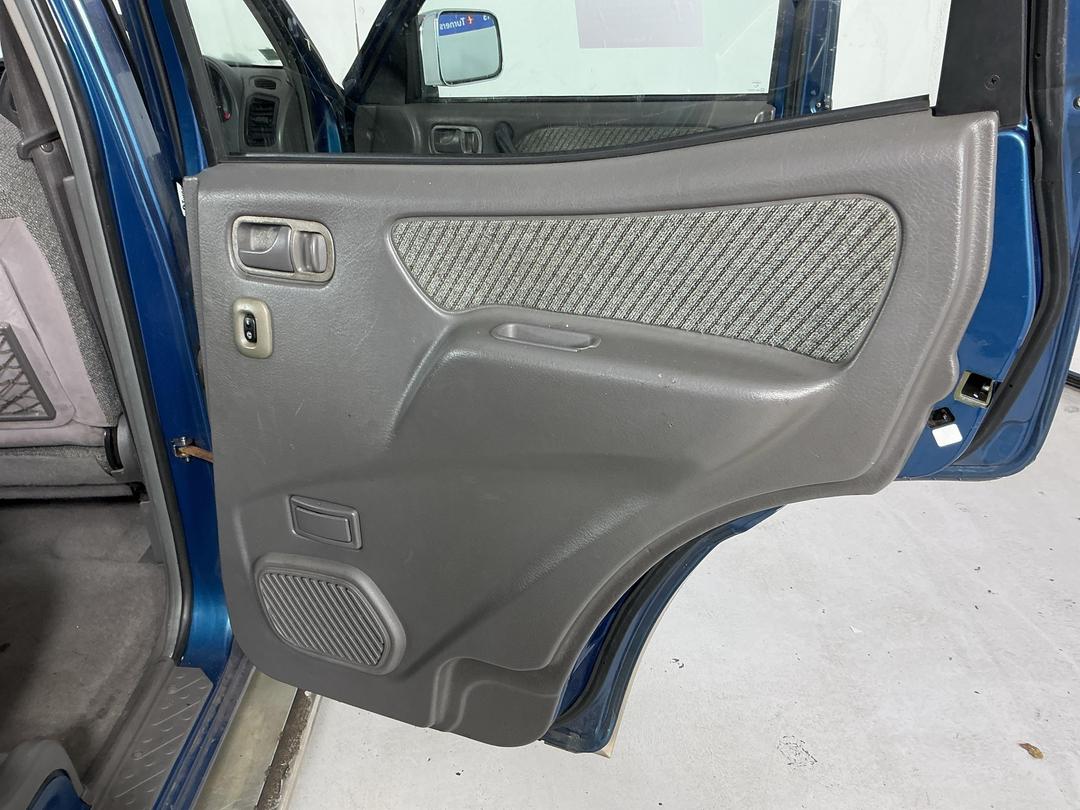 Photo '17' of Nissan Mistral