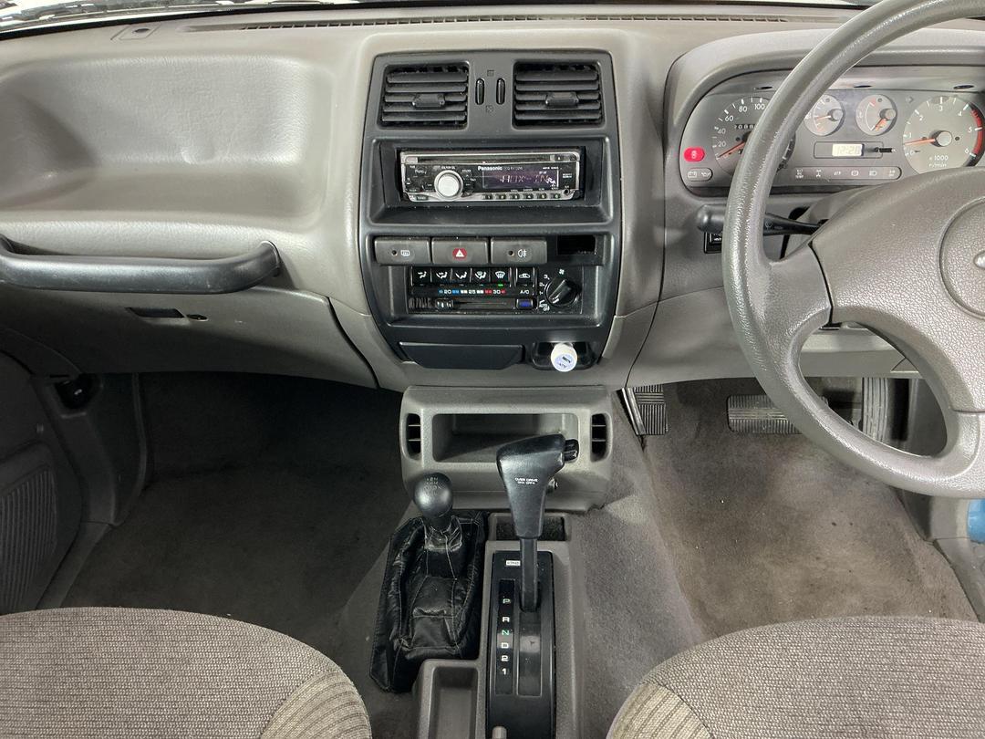 Photo '20' of Nissan Mistral