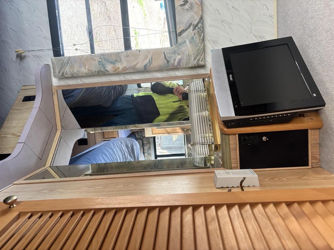 Photo '9' of Oshkosh Motorhome AMDASSADOR Motorhome