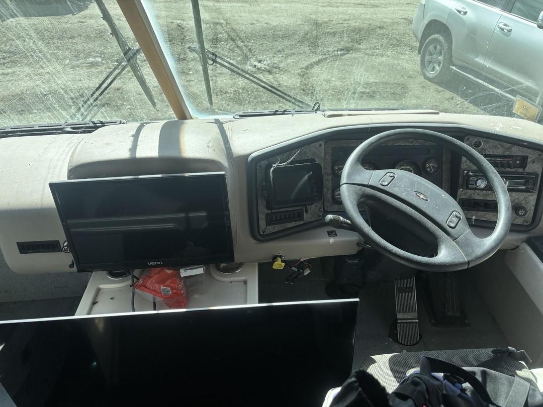 Photo '10' of Oshkosh Motorhome AMDASSADOR Motorhome