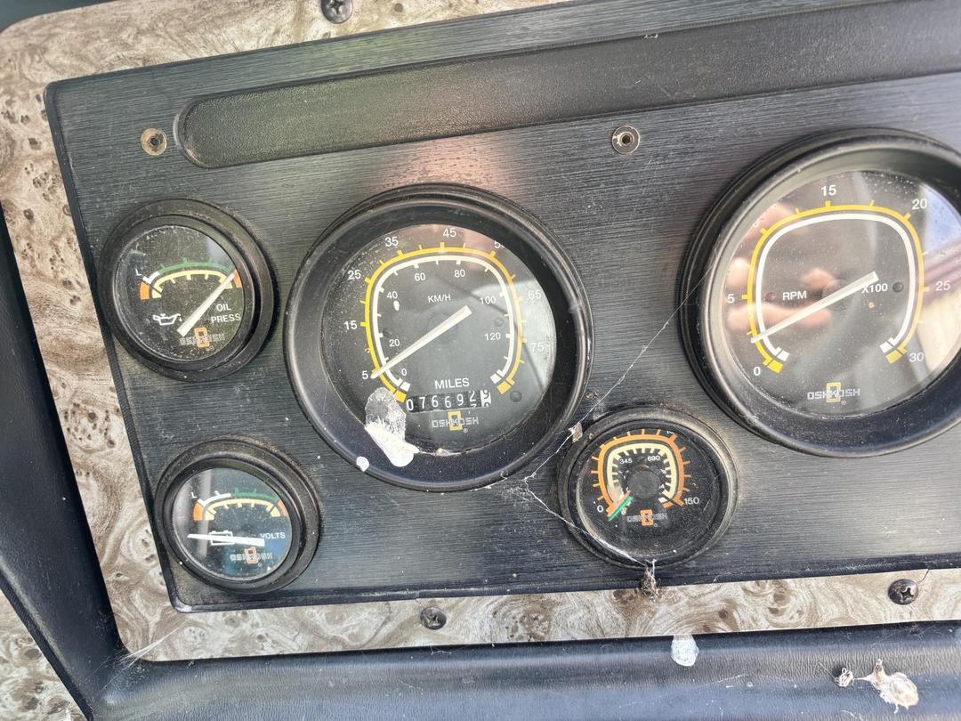 Photo '11' of Oshkosh Motorhome AMDASSADOR Motorhome