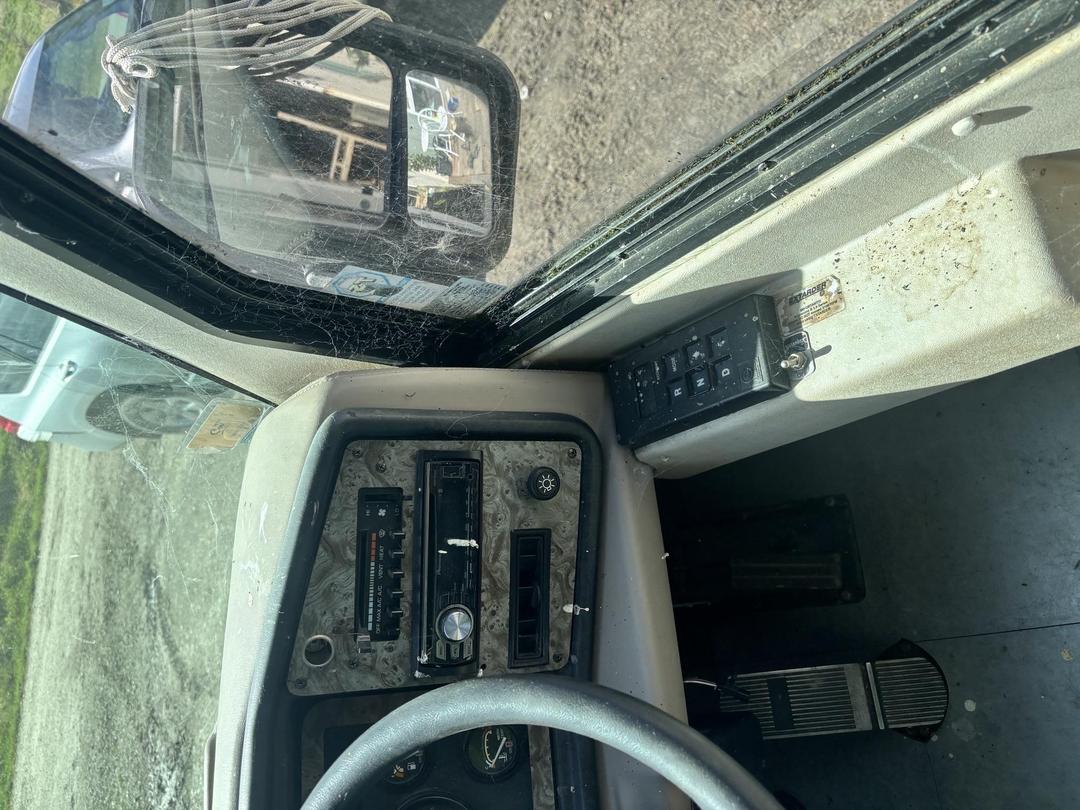 Photo '12' of Oshkosh Motorhome AMDASSADOR Motorhome