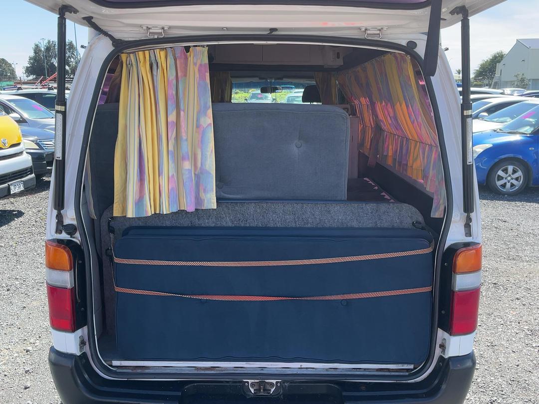 Photo '14' of Toyota Hiace