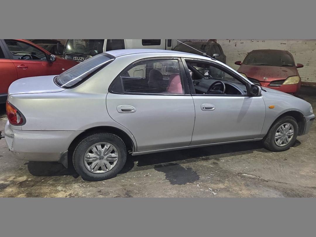 Photo '4' of Mazda Familia RS