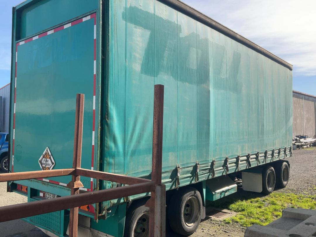 Photo '4' of Roadmaster FG 4A-8.7 Curtainsider Full