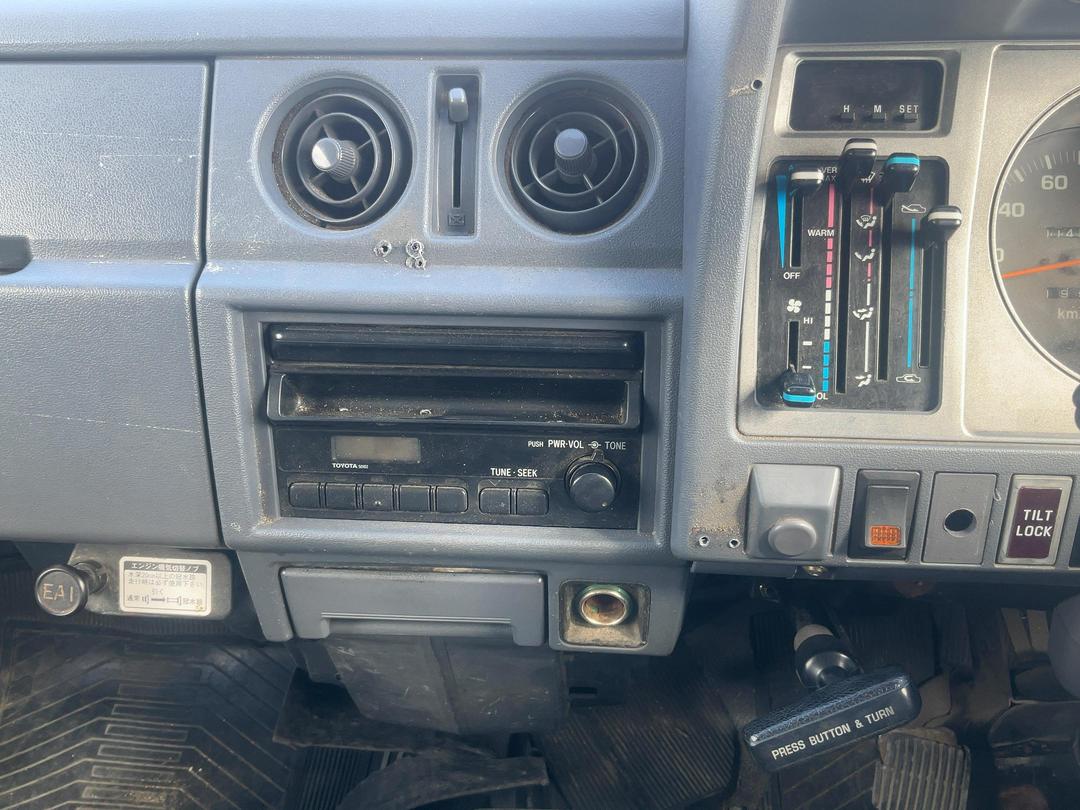 Photo '21' of Toyota Dyna 200 Double Cab - Flat Deck