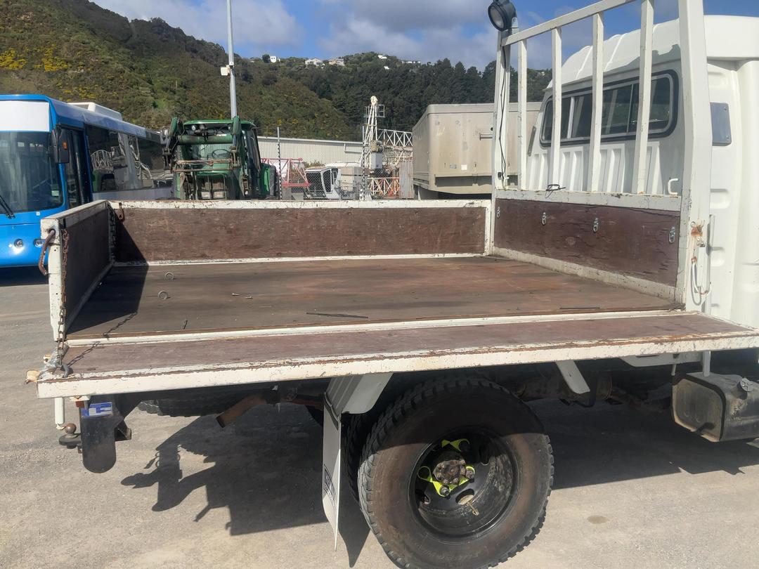 Photo '17' of Toyota Dyna 200 Double Cab - Flat Deck