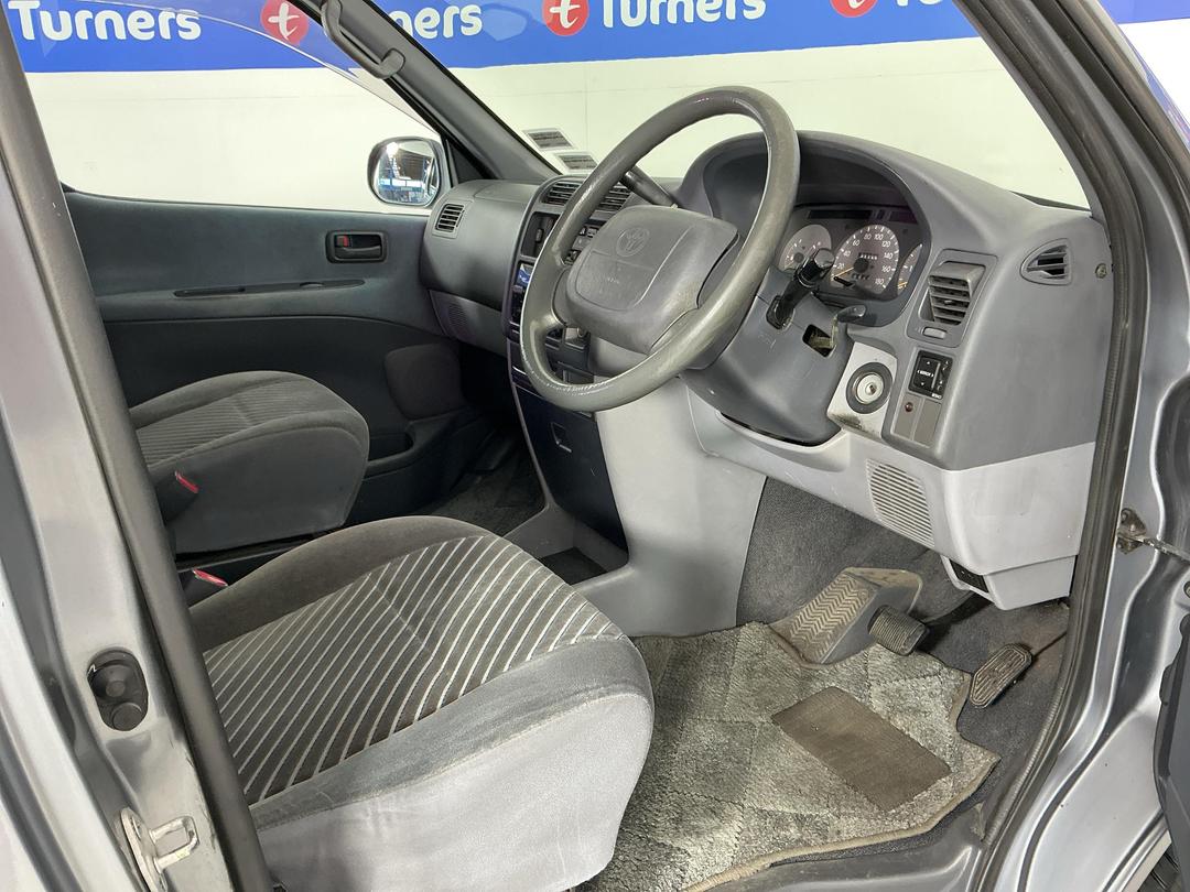 Photo '16' of Toyota Granvia