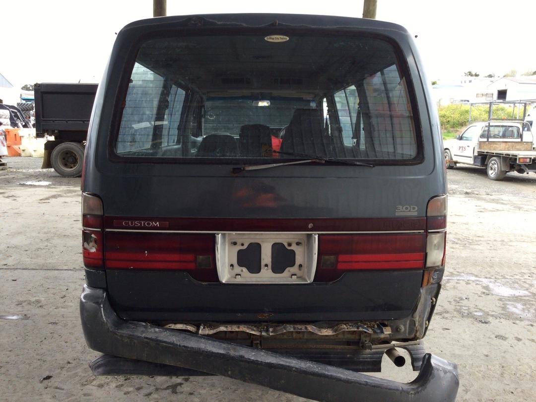 Photo '6' of Toyota Hiace Custom Photo '6' of Toyota Hiace Custom
