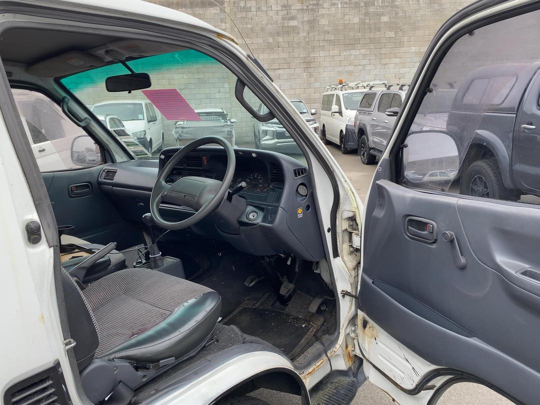 Photo '17' of Toyota Hiace ZL Photo '17' of Toyota Hiace ZL