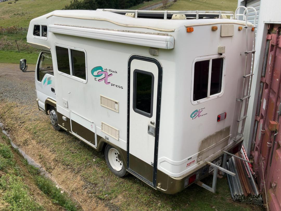 Photo '4' of Isuzu ELF Motorhome