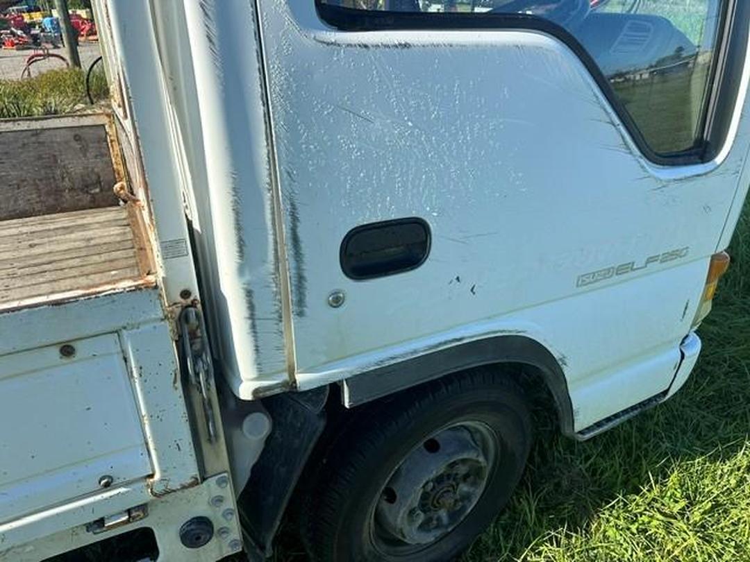Photo '4' of Isuzu ELF Flat Deck