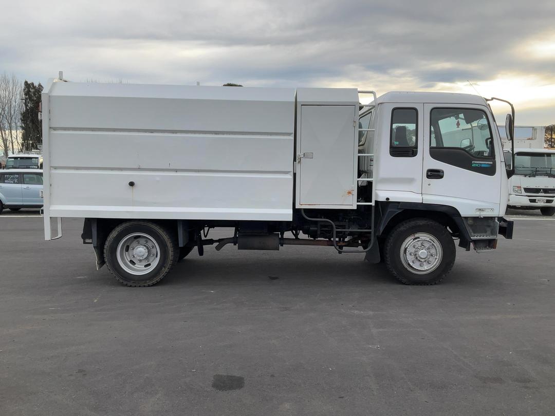 Photo '3' of Isuzu FORWARD Tipper