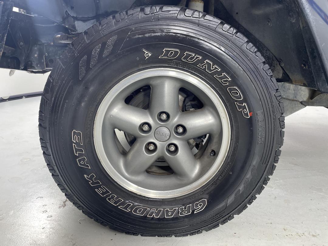 Photo '10' of Jeep Wrangler