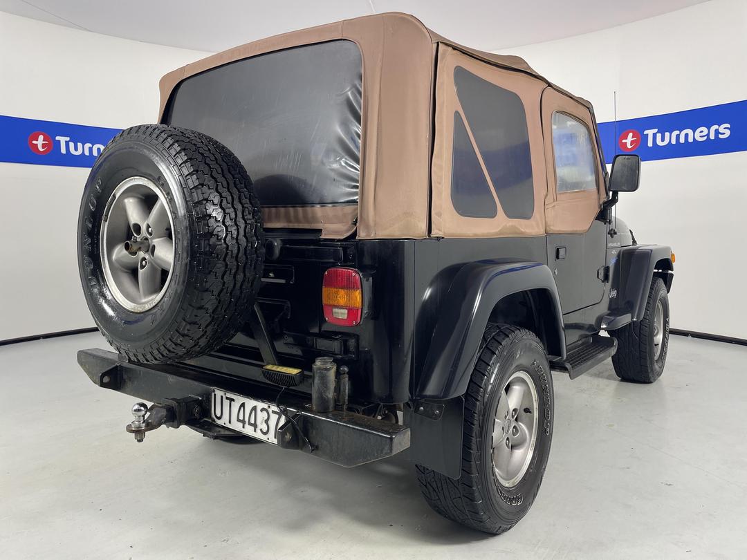 Photo '7' of Jeep Wrangler