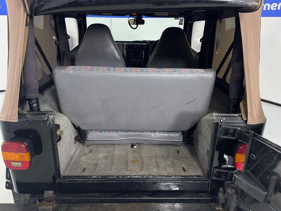 Photo '14' of Jeep Wrangler