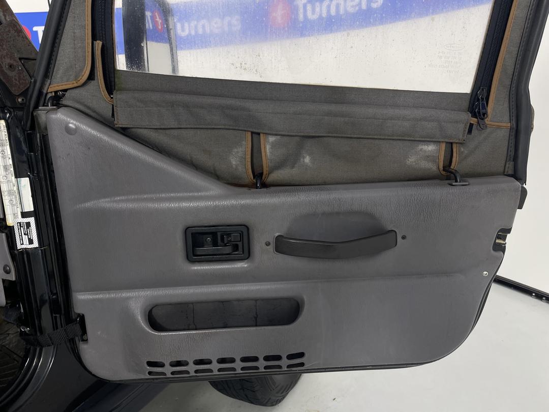 Photo '15' of Jeep Wrangler