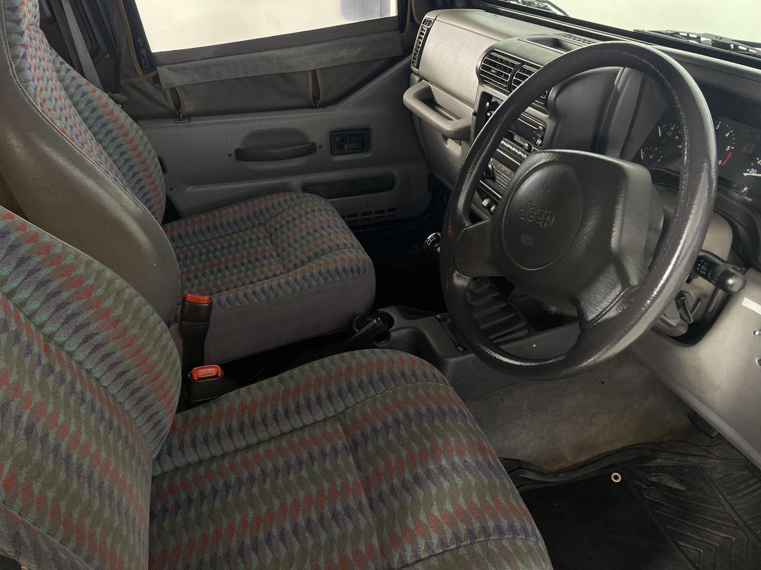 Photo '16' of Jeep Wrangler