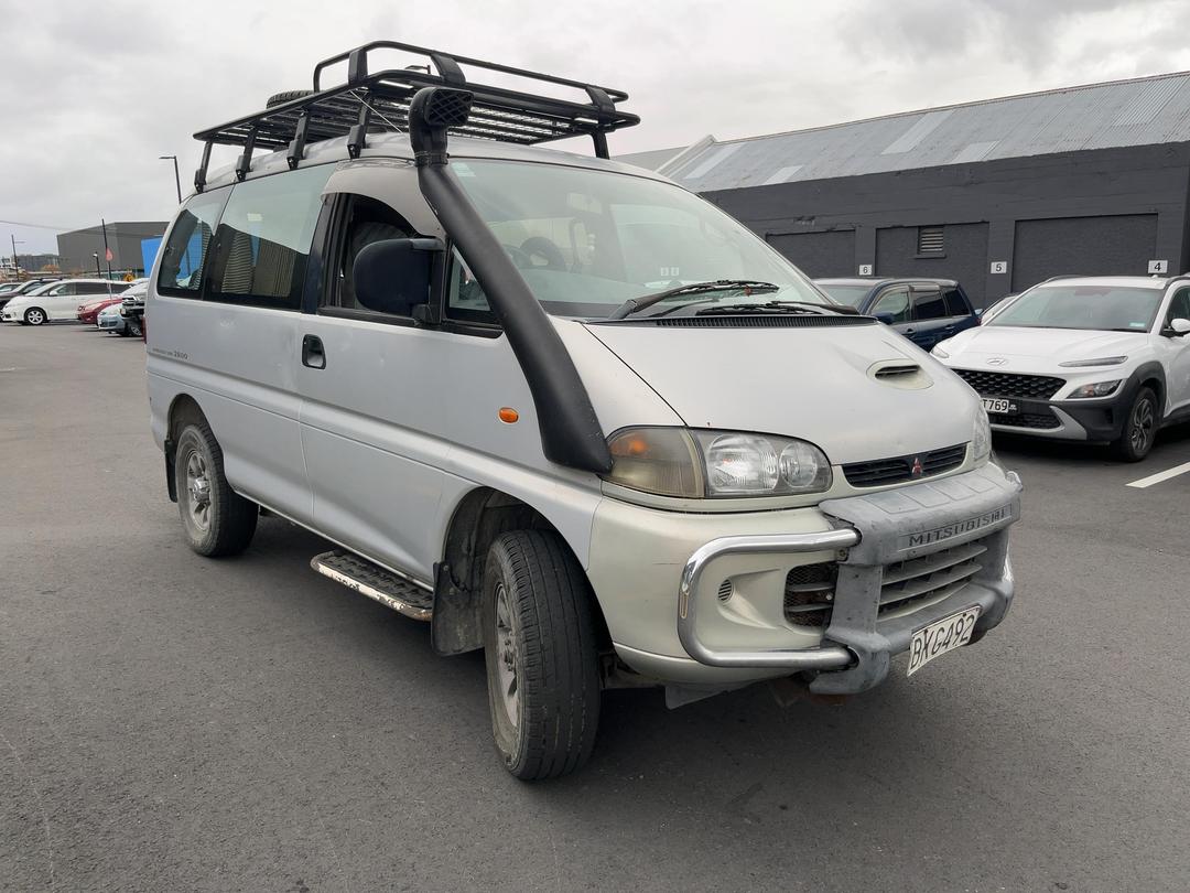 Photo '3' of Mitsubishi Delica Spacegear