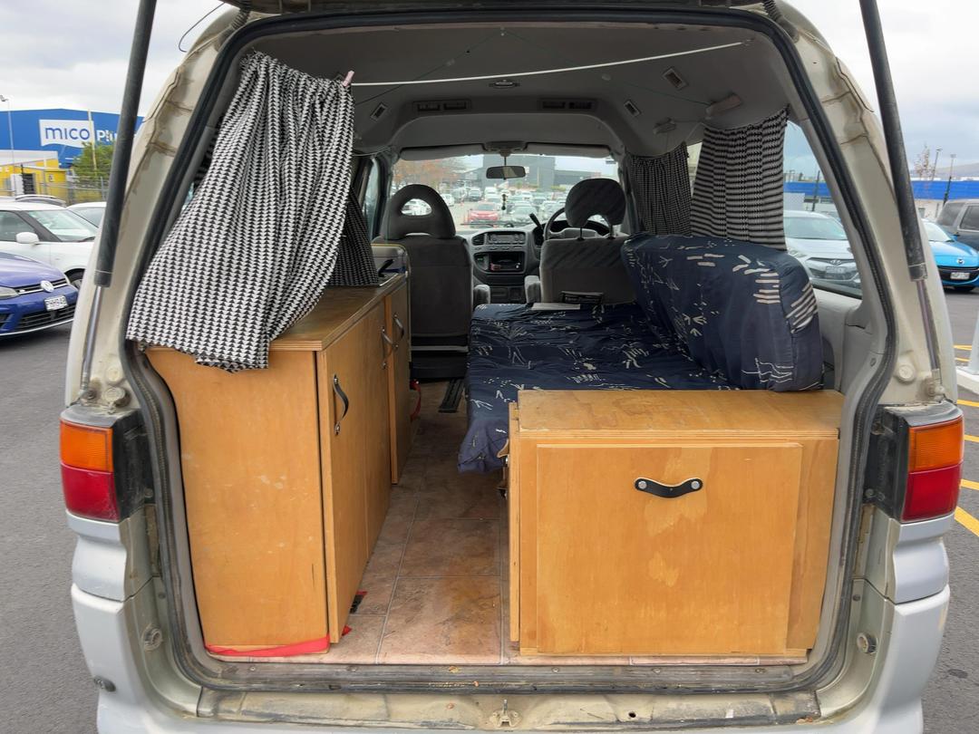 Photo '17' of Mitsubishi Delica Spacegear