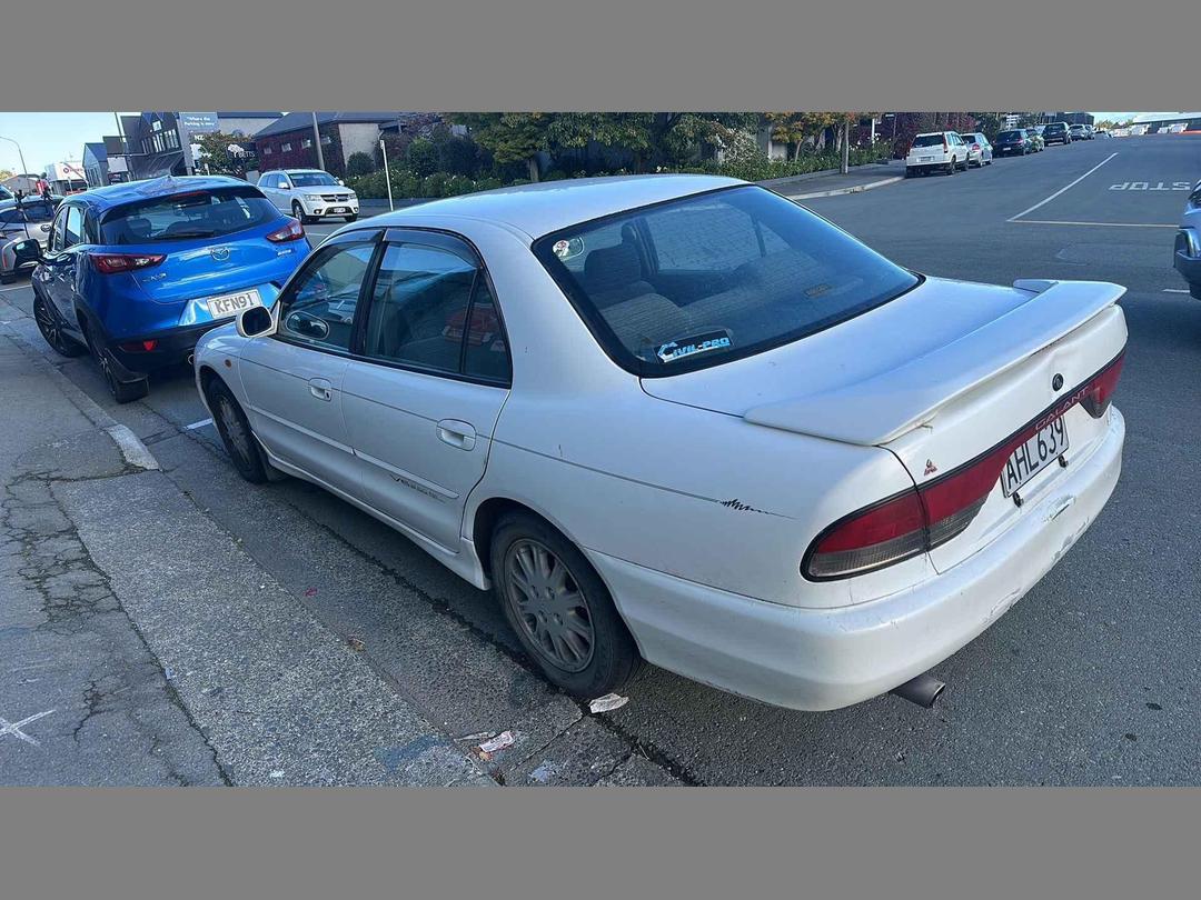 Photo '7' of Mitsubishi Galant