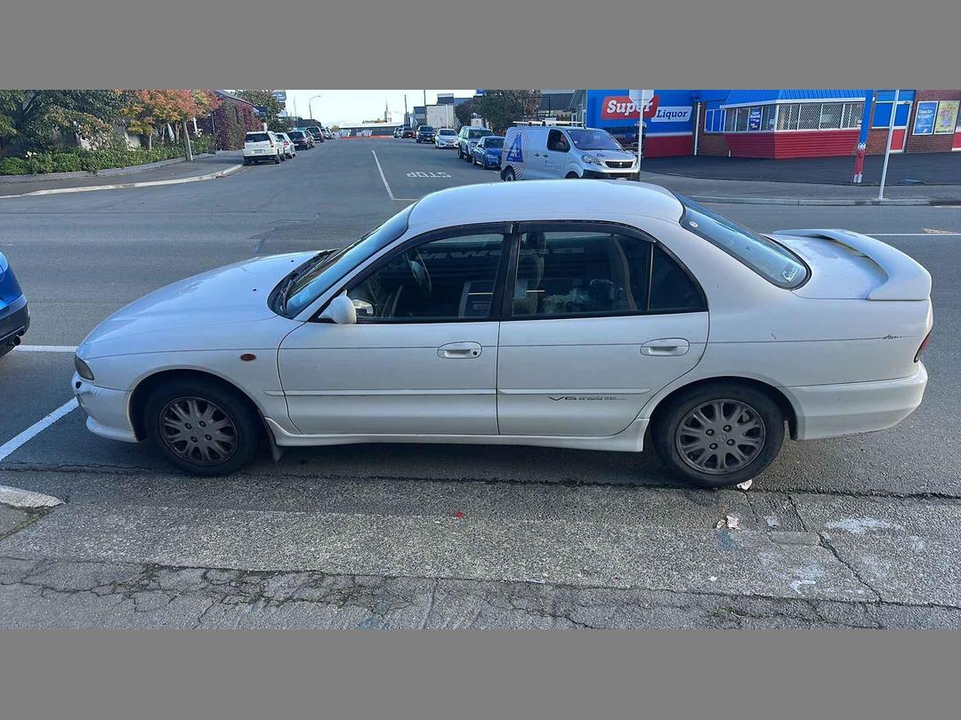 Photo '21' of Mitsubishi Galant