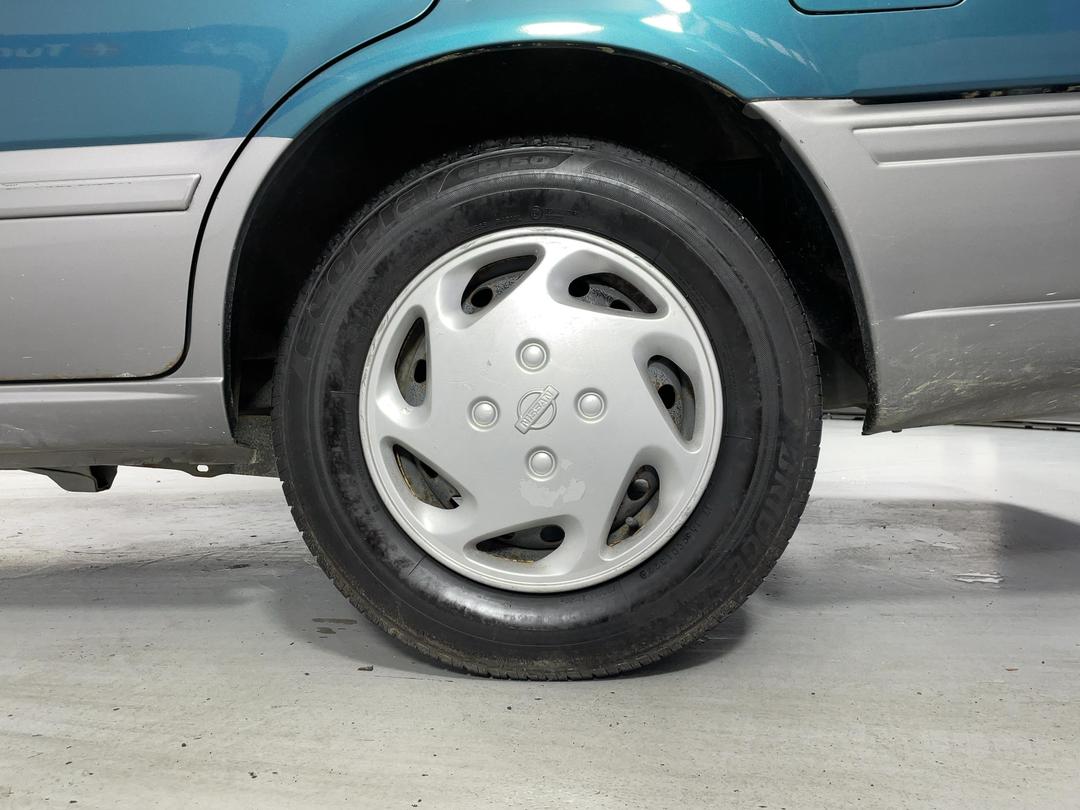 Photo '11' of Nissan Avenir
