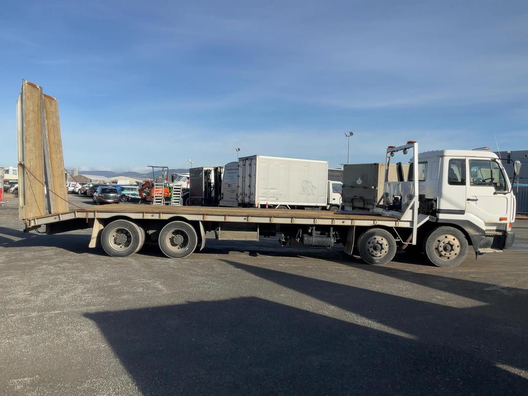 Photo '4' of Nissan Diesel CG45 Transporter