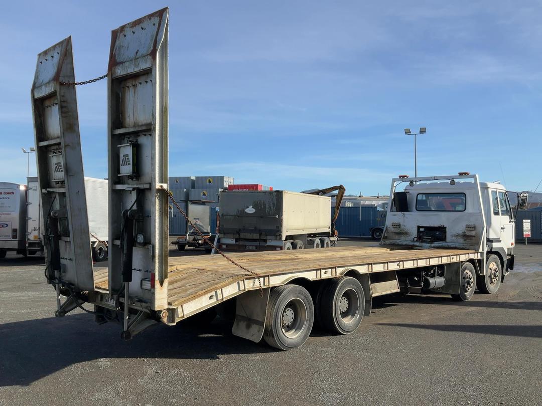 Photo '5' of Nissan Diesel CG45 Transporter