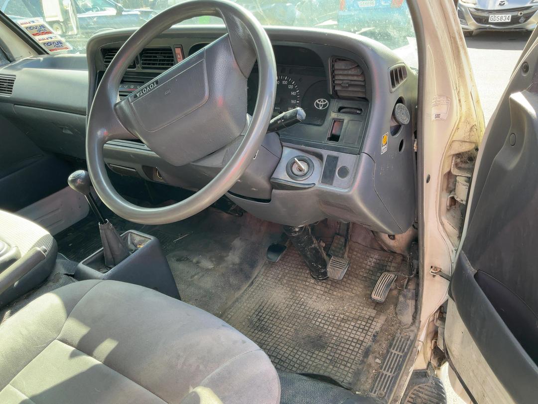 Photo '8' of Toyota Hiace