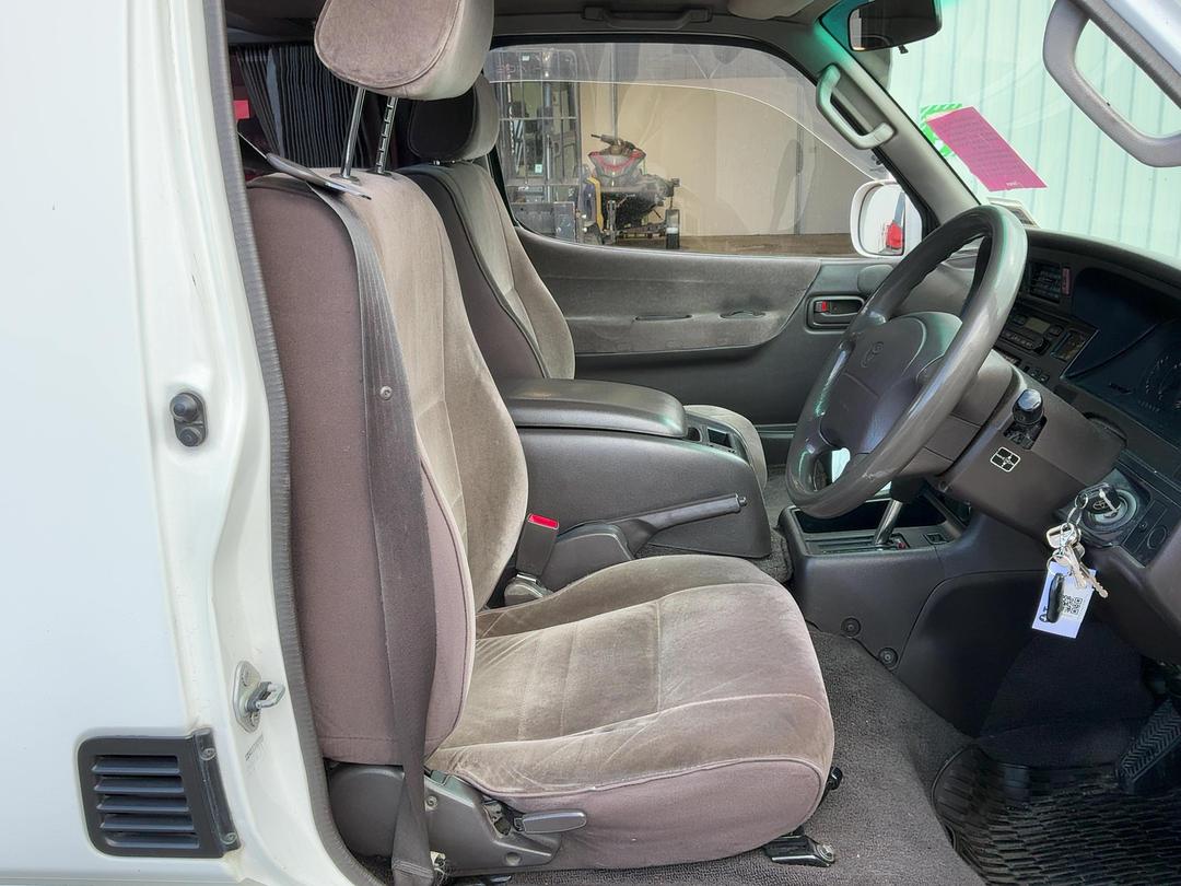Photo '18' of Toyota Hiace Super Custom Photo '18' of Toyota Hiace Super Custom