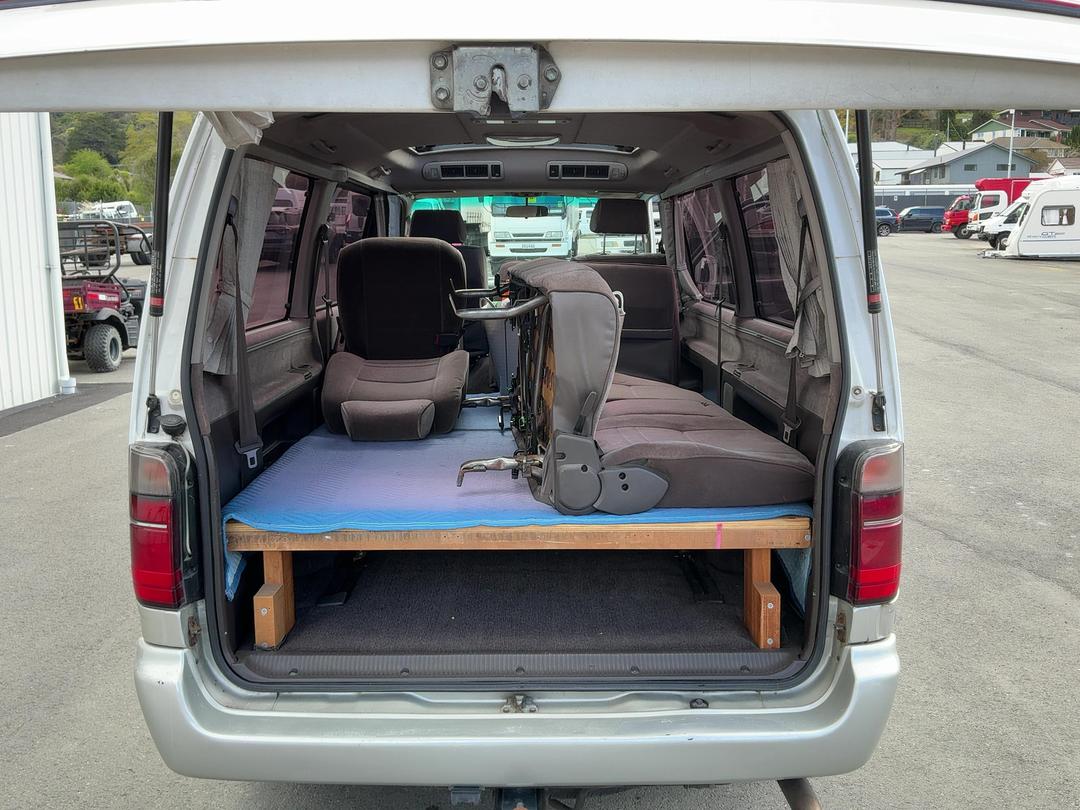Photo '19' of Toyota Hiace Super Custom Photo '19' of Toyota Hiace Super Custom