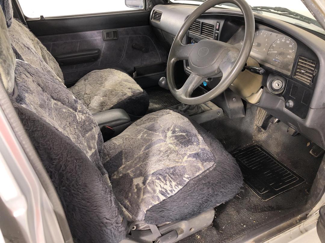 Photo '14' of Toyota Hilux DCB