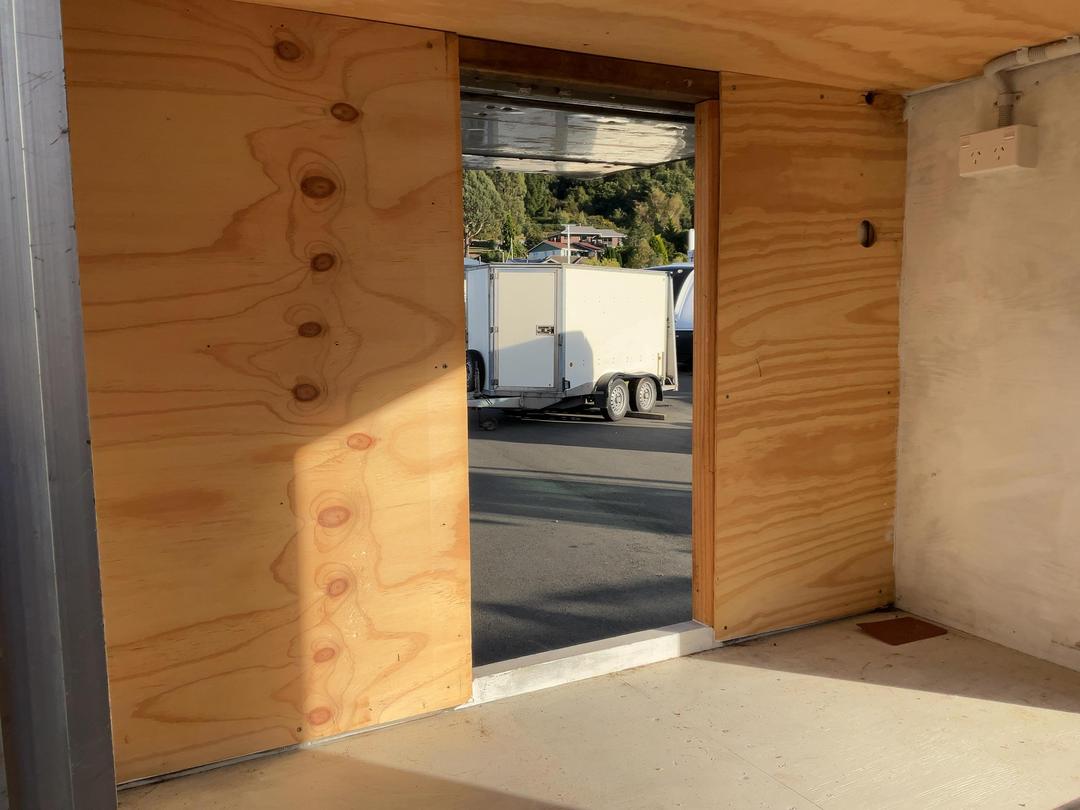 Photo '27' of Isuzu ELF NKR71 Box Body