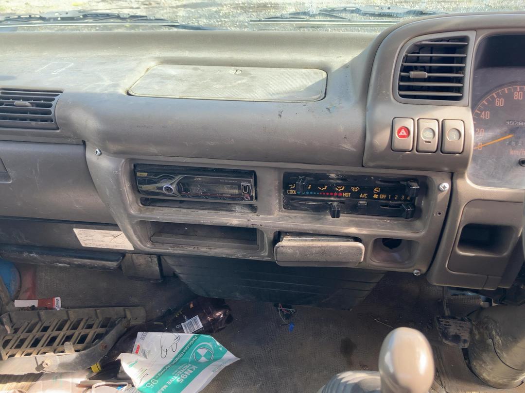Photo '14' of Isuzu ELF NKR66 Flat Deck