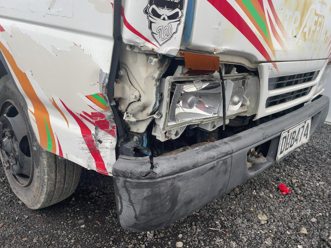 Photo '9' of Isuzu ELF NKR66 Flat Deck