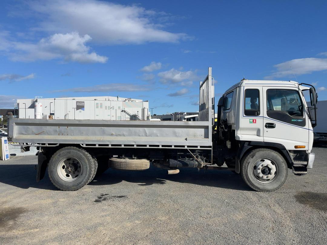 Photo '3' of Isuzu Forward Tipper