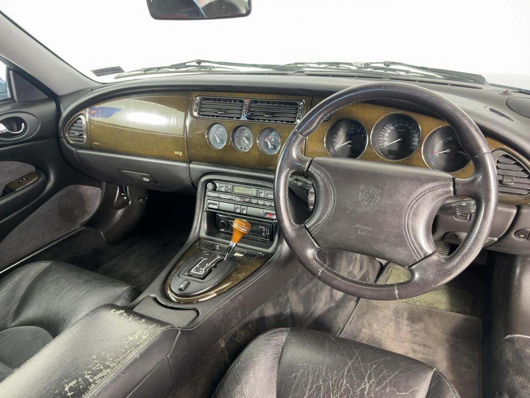 Photo '17' of Jaguar XK8