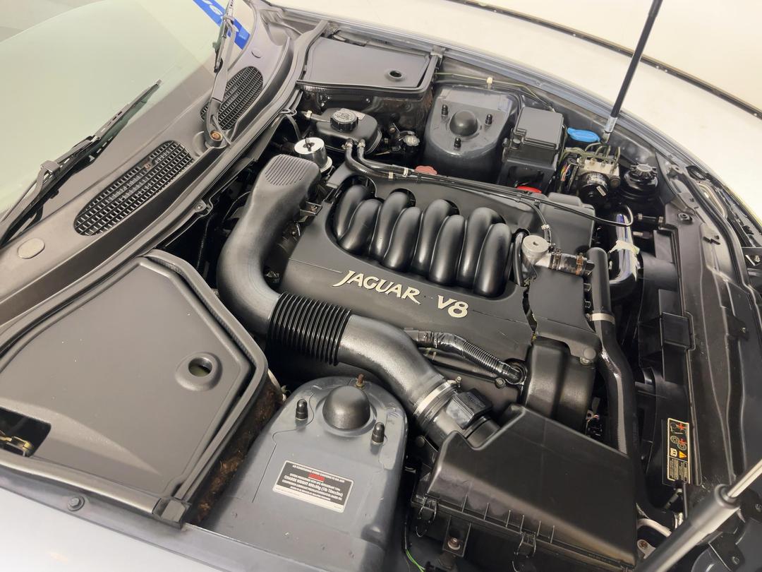 Photo '13' of Jaguar XK8