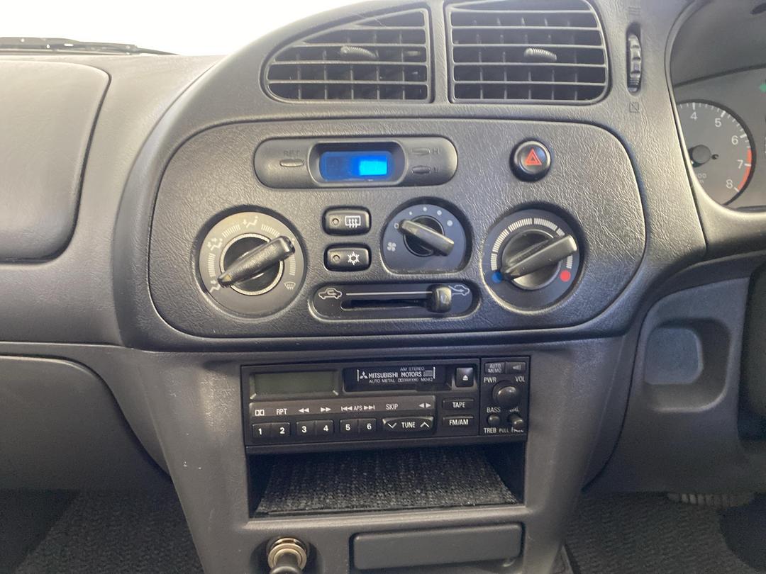 Photo '18' of Mitsubishi Lancer