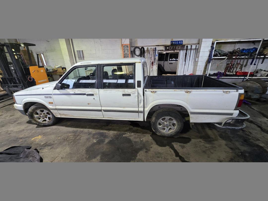 Photo '2' of Ford Courier XL Crew CAB Photo '2' of Ford Courier XL Crew CAB