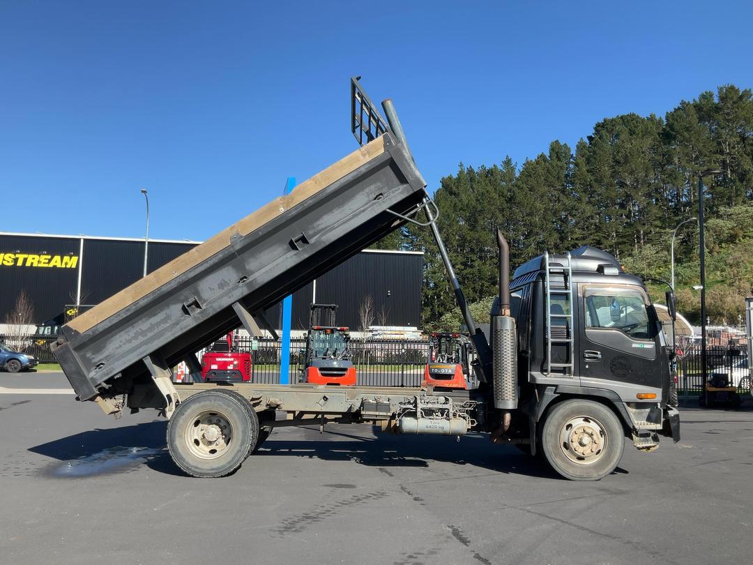 Photo '3' of Isuzu Forward Tipper