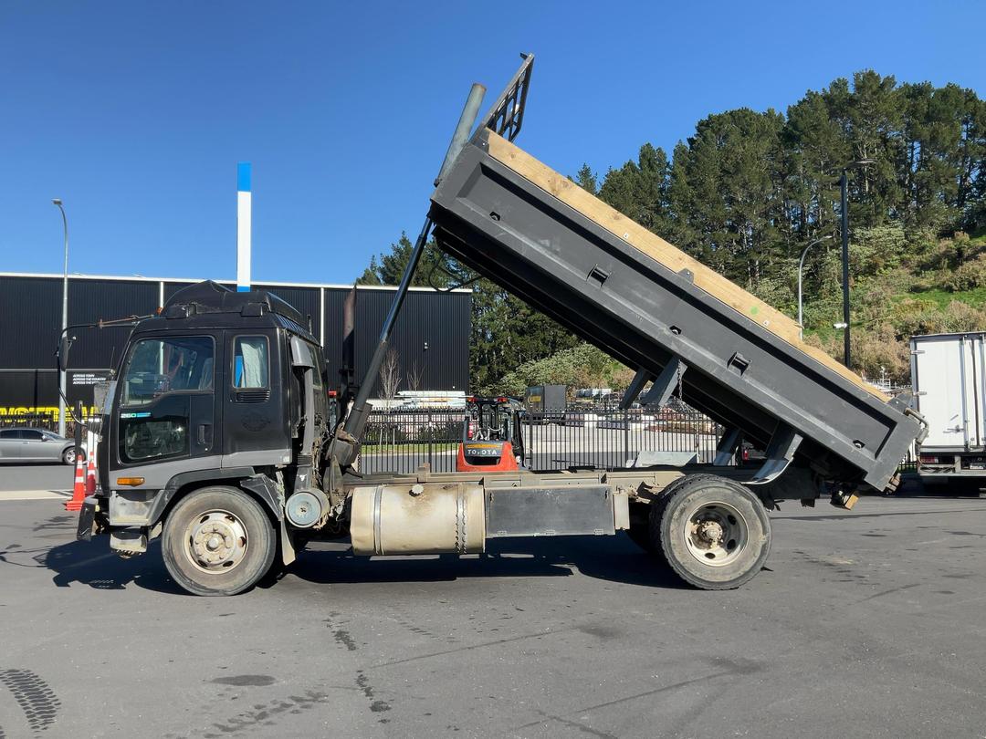 Photo '8' of Isuzu Forward Tipper
