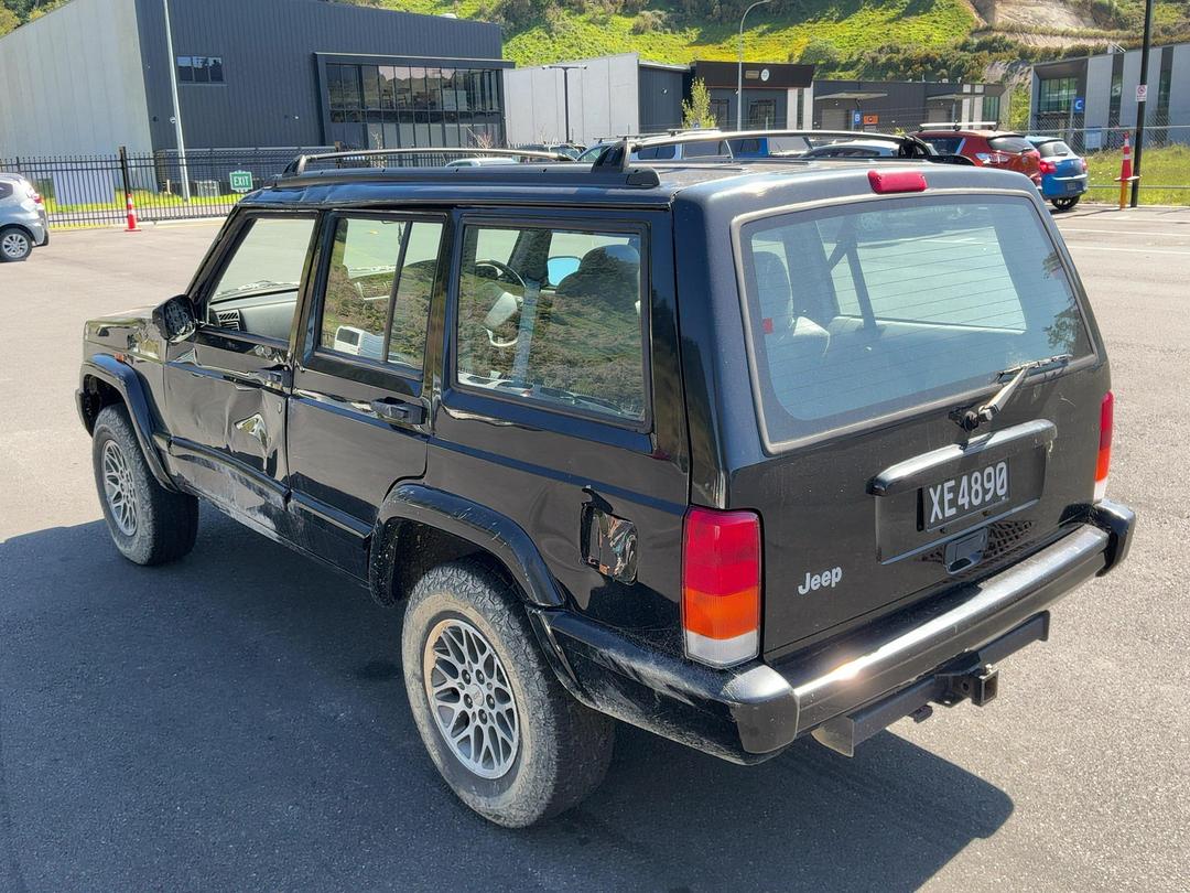 Photo '5' of Jeep Cherokee Sport Photo '5' of Jeep Cherokee Sport
