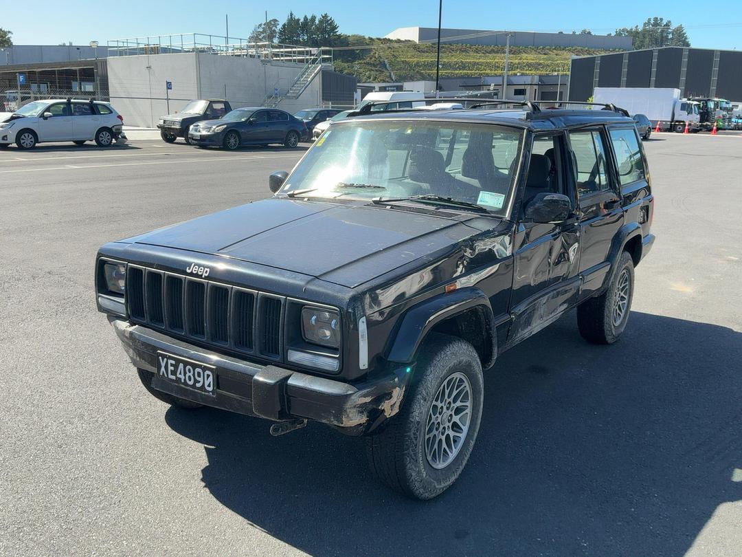 Photo '7' of Jeep Cherokee Sport Photo '7' of Jeep Cherokee Sport